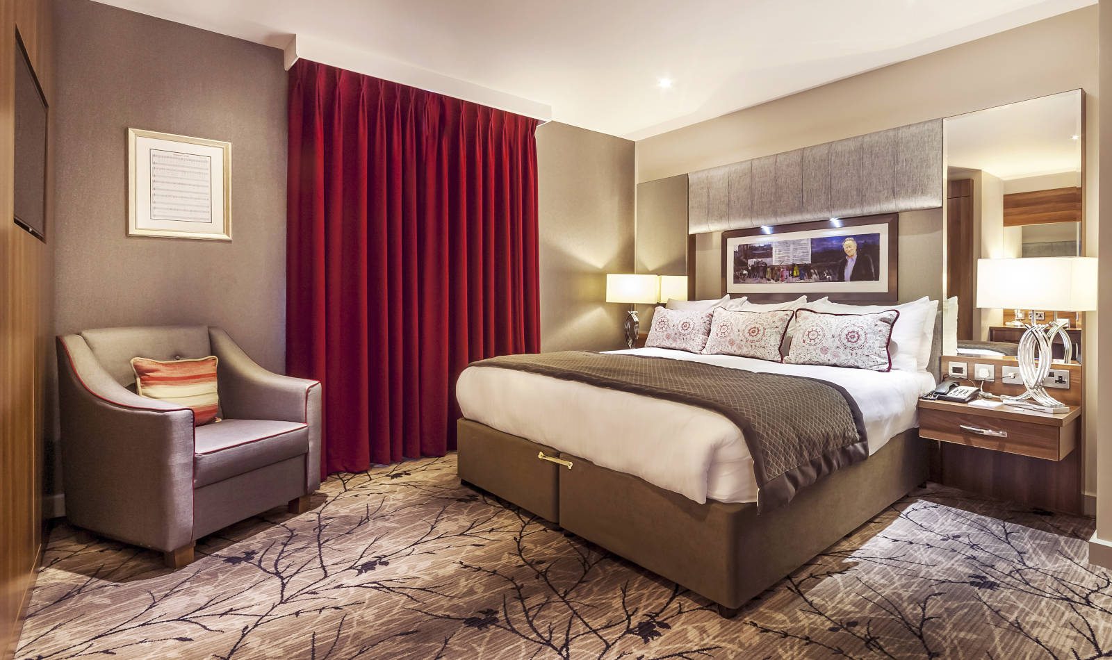 Photo of the rocks and seaweed at Dunree Beach